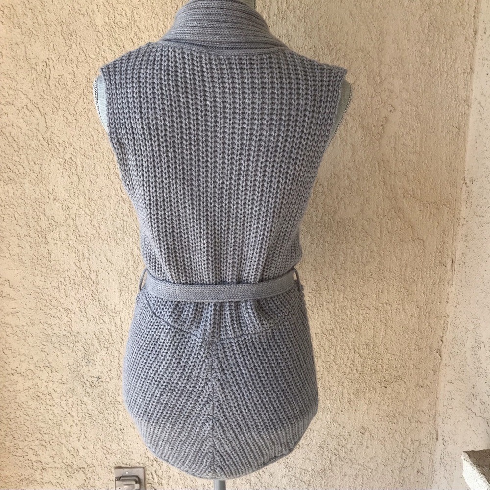 Gray Cable Knit Sleeveless Cardigan Sweater Vest - Medium - Picture 4 of 7